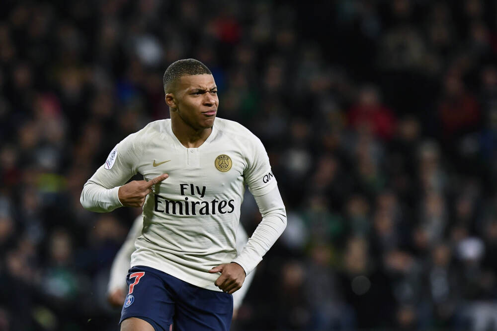 夫妻间，日常互动微变，哪些细节预示关系在悄悄走远？